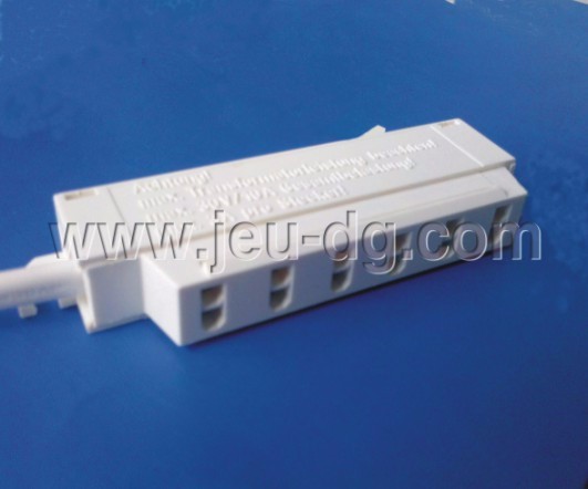 LED燈飾連接器 LED燈飾連接器