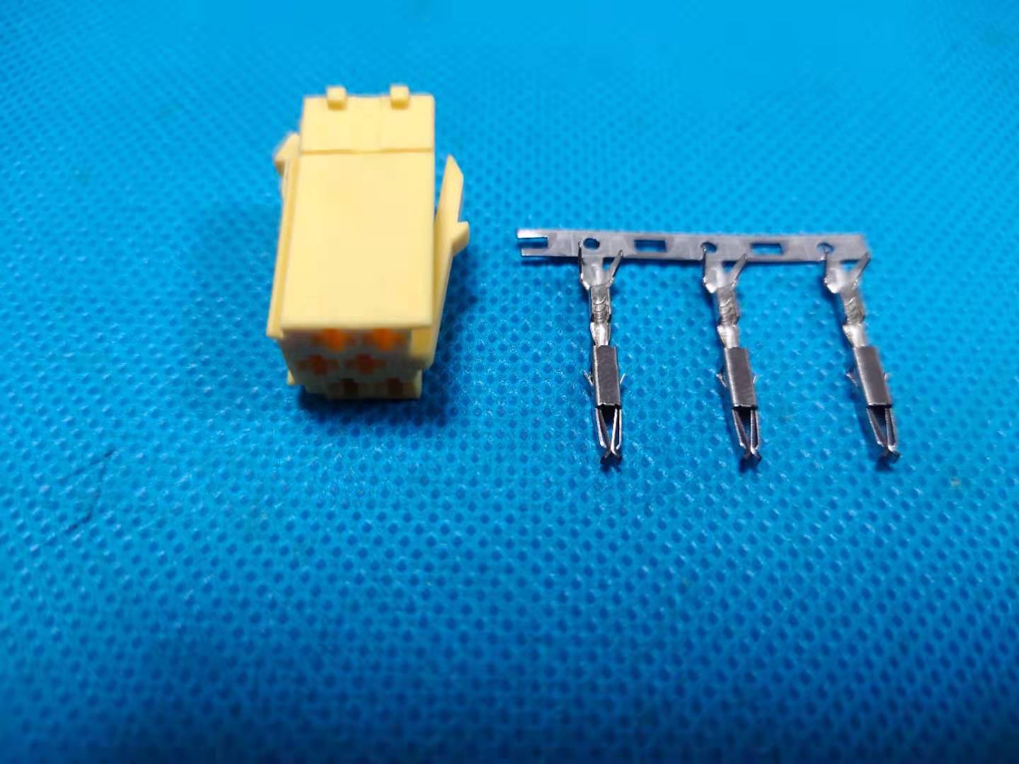 汽車電子連接器 汽車電子連接器